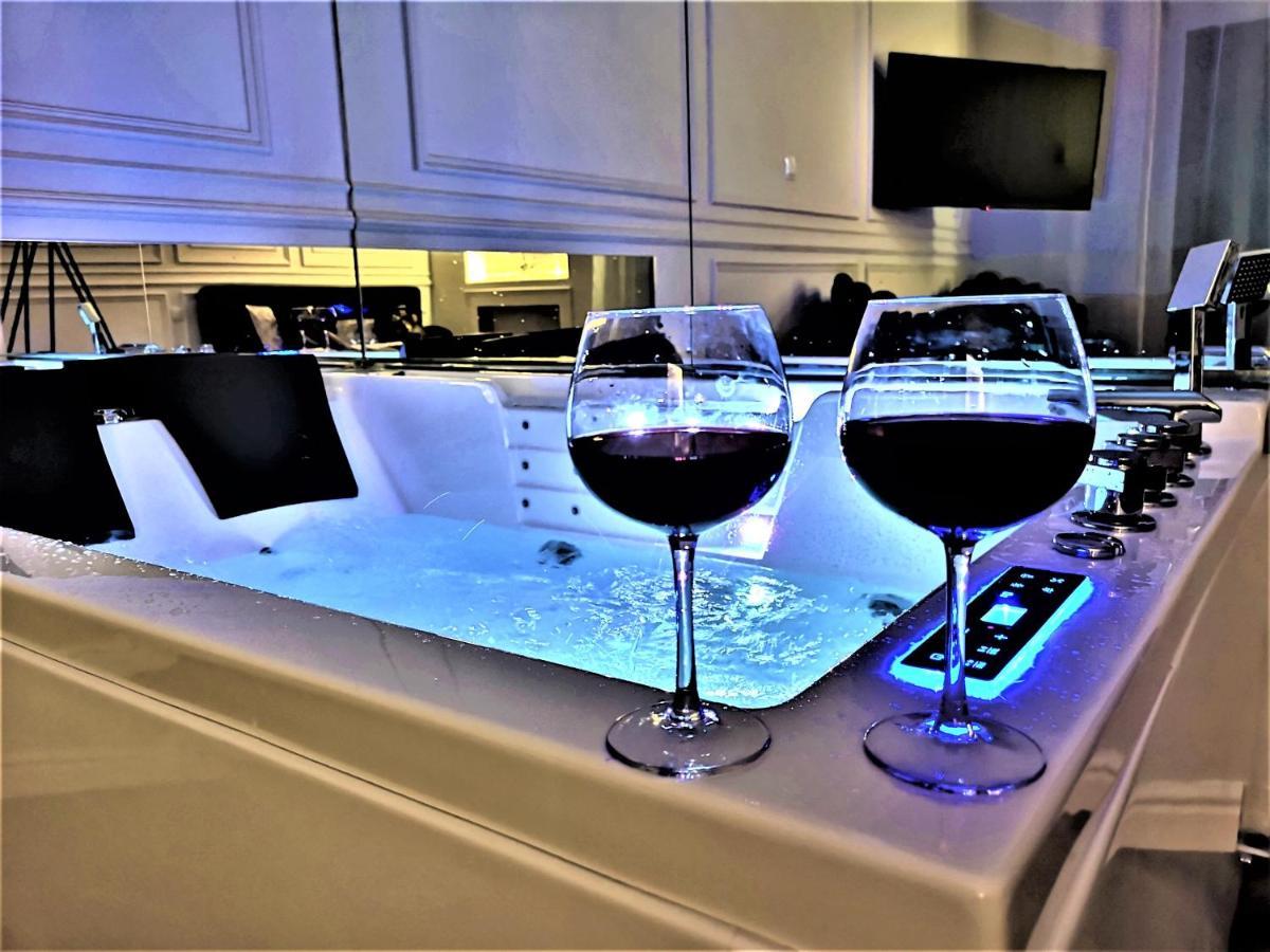 Luxury Jacuzzi Apartment كراكوفيا المظهر الخارجي الصورة
